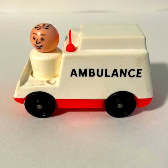 Vintage Fisher-Price Ambulance Set #126 - Picture 3 of 8